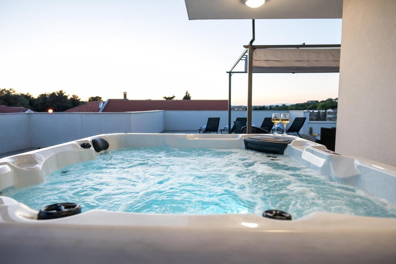 Luxury Golden Dreams *