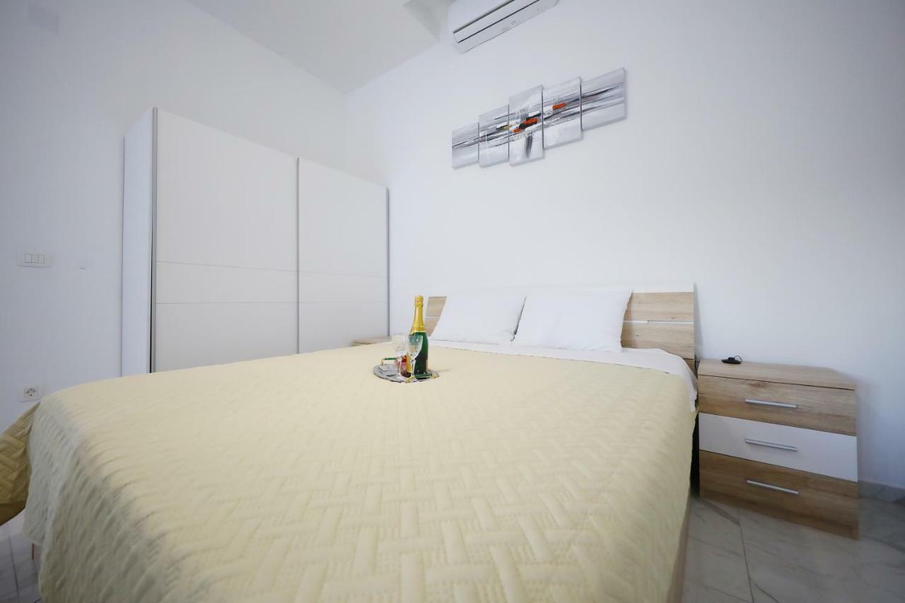 Luxury Golden Dreams *
